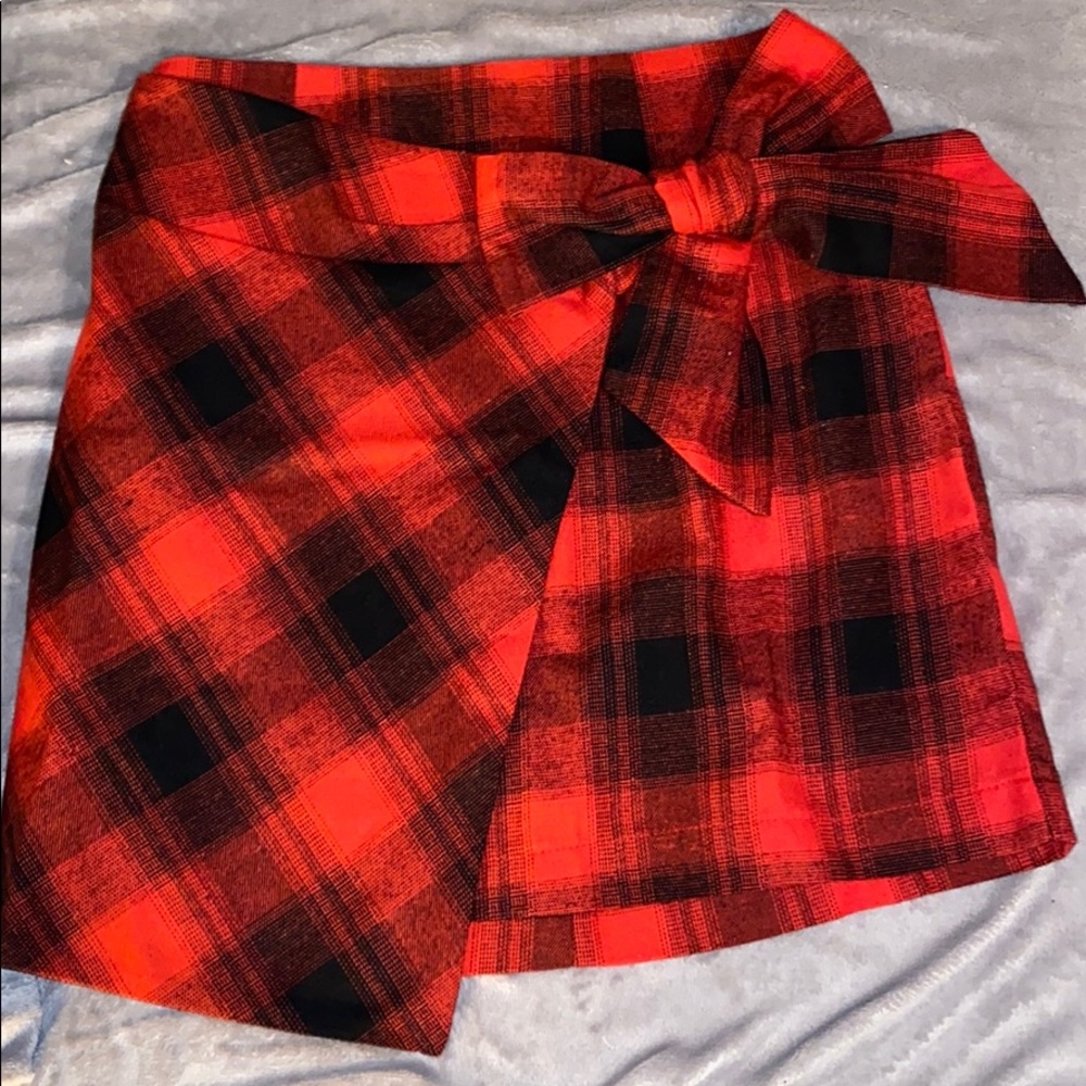 Pink lily tie front skirt